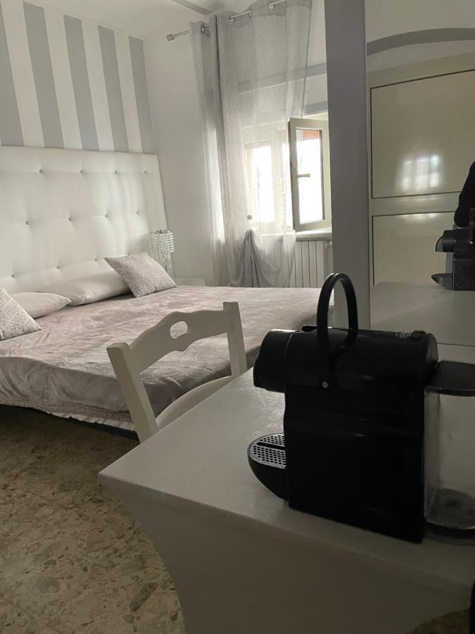 Alderi Hotel Matera Bagian luar foto